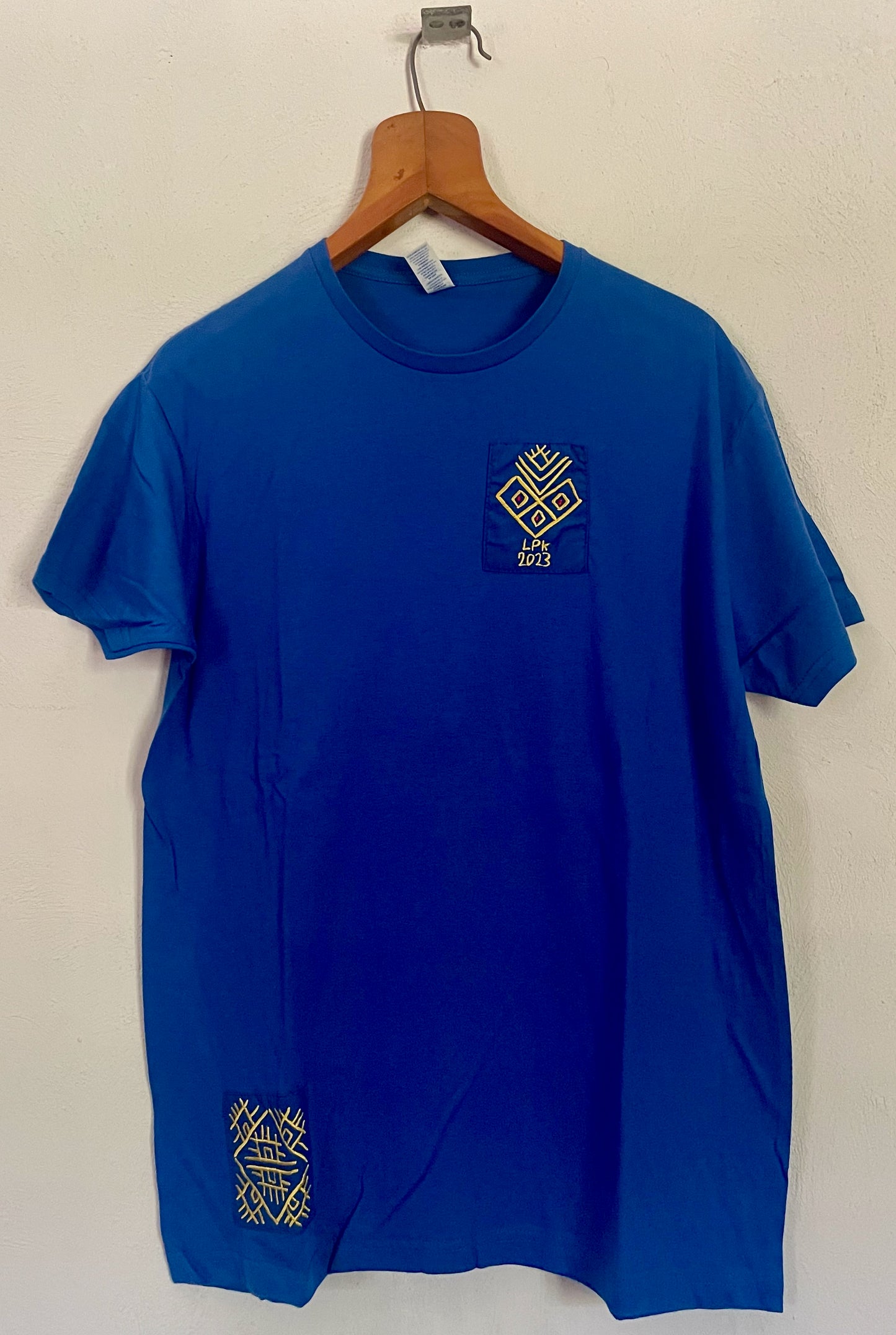 Camiseta para Caballero manga corta (azul, negra o roja)