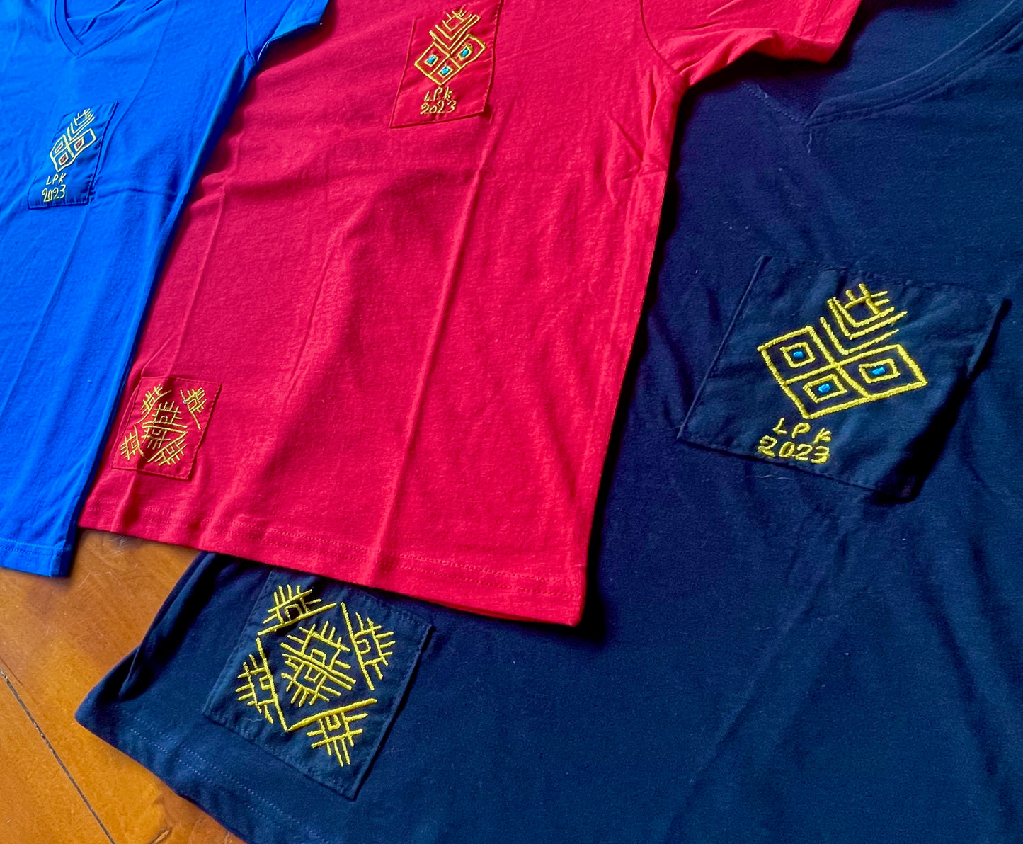 Camiseta para Dama manga corta (azul, negra o roja)